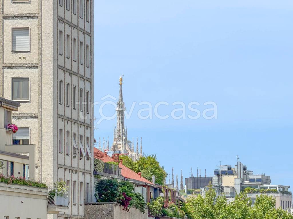 appartamento in vendita a Milano in zona Guastalla