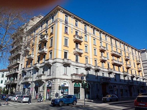 locale commerciale in vendita a Milano in zona Corsica