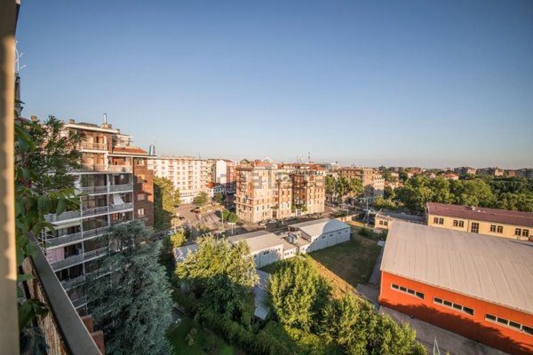 appartamento in vendita a Milano in zona Bocconi
