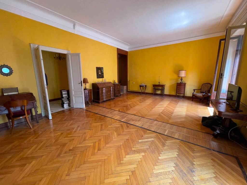 appartamento in vendita a Milano in zona Guastalla