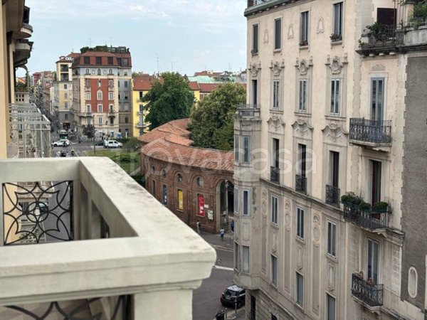 appartamento in vendita a Milano in zona Guastalla
