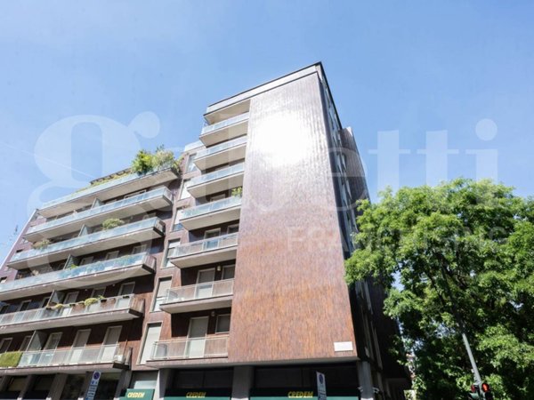 appartamento in vendita a Milano in zona Corsica