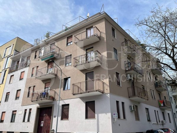 appartamento in vendita a Milano in zona Gorla
