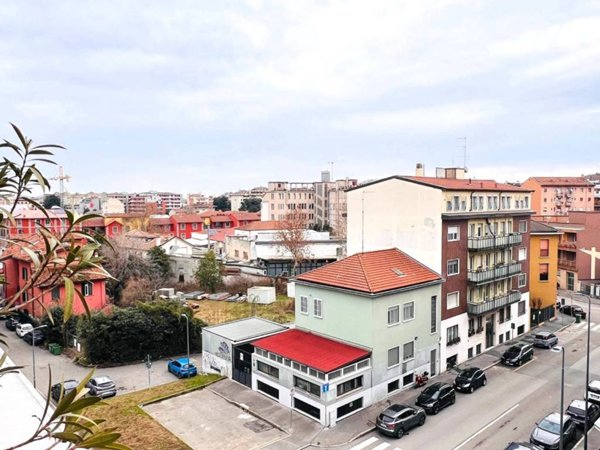 appartamento in vendita a Milano in zona Barona