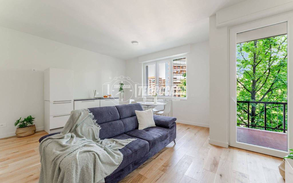 appartamento in vendita a Milano in zona Lorenteggio