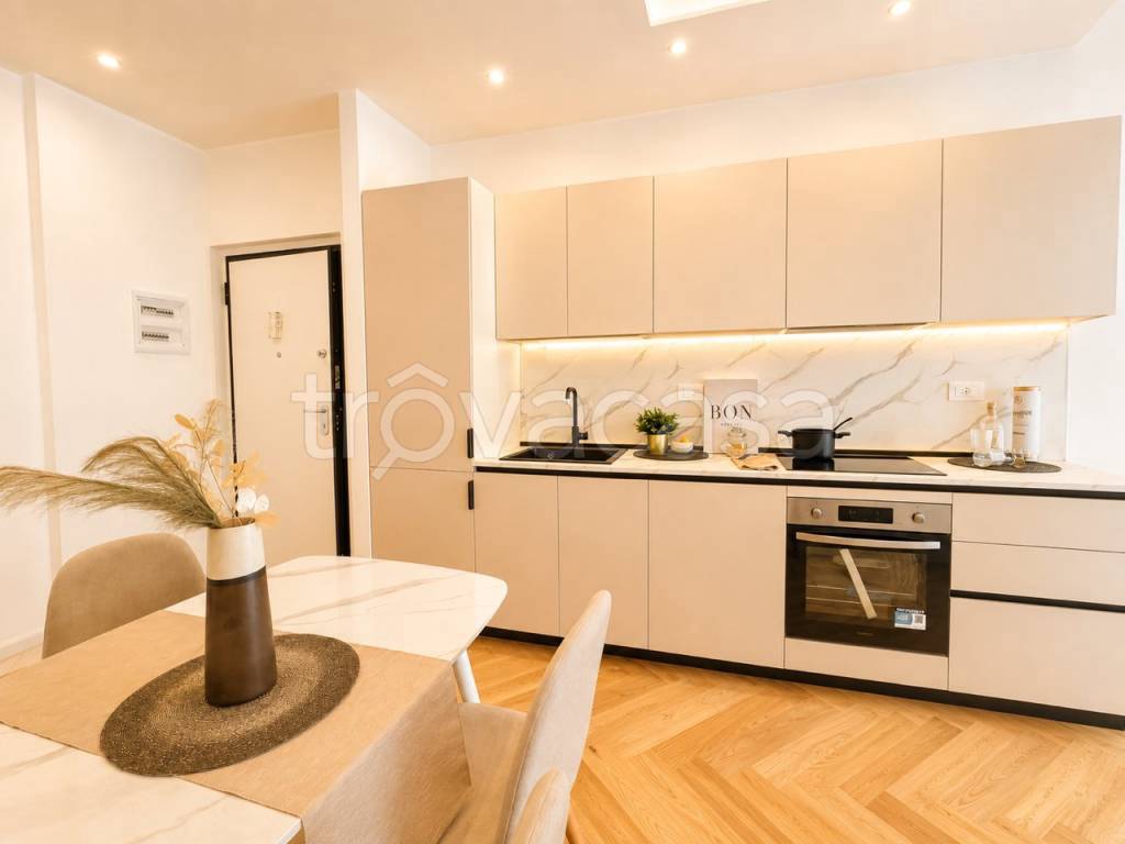 appartamento in vendita a Milano in zona Loreto