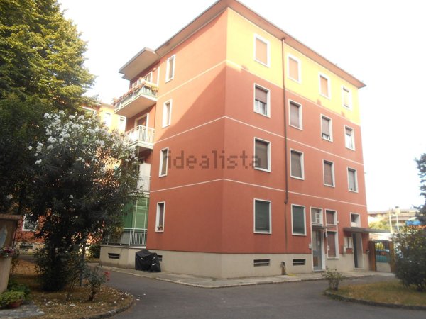 appartamento in vendita a Milano in zona Lorenteggio