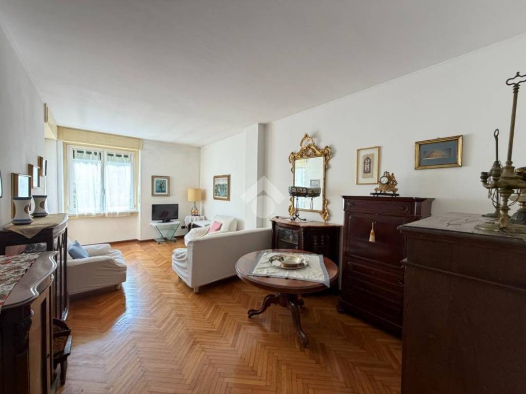 appartamento in vendita a Milano in zona Cinque Giornate