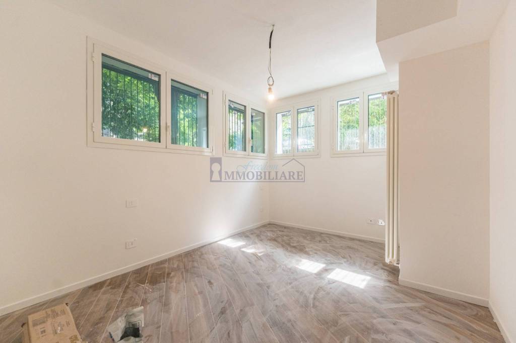 appartamento in vendita a Milano in zona Lorenteggio