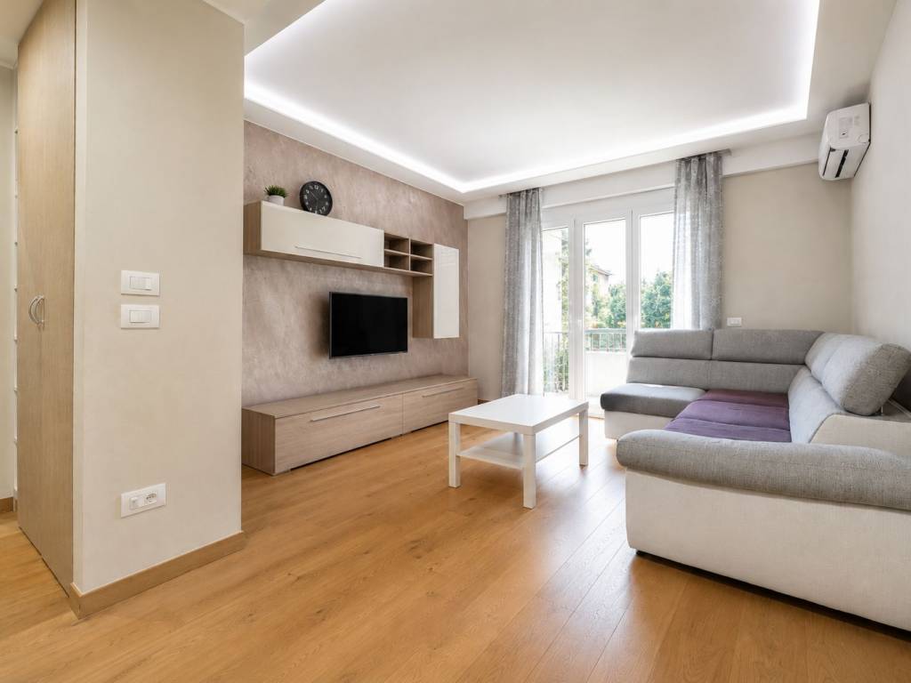 appartamento in vendita a Milano in zona Lorenteggio
