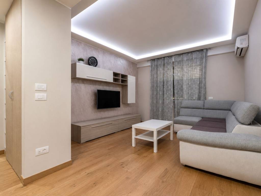 appartamento in vendita a Milano in zona Lorenteggio