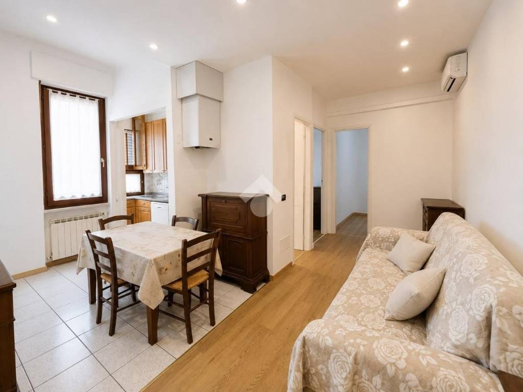 appartamento in vendita a Milano in zona Famagosta