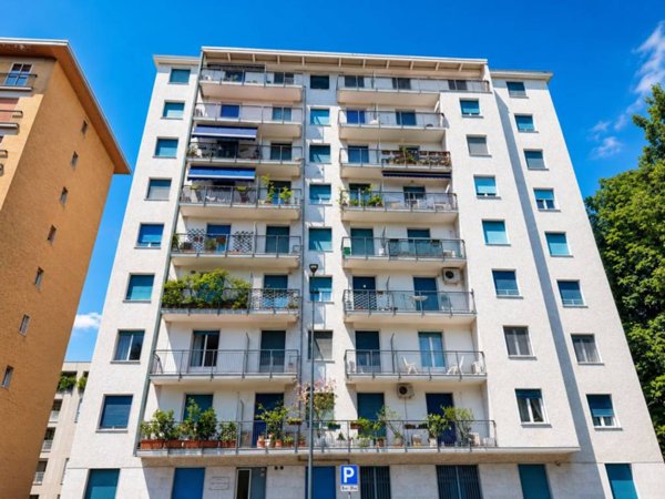 appartamento in vendita a Milano in zona Lorenteggio