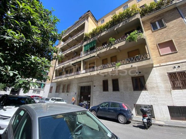 appartamento in vendita a Milano in zona Lorenteggio