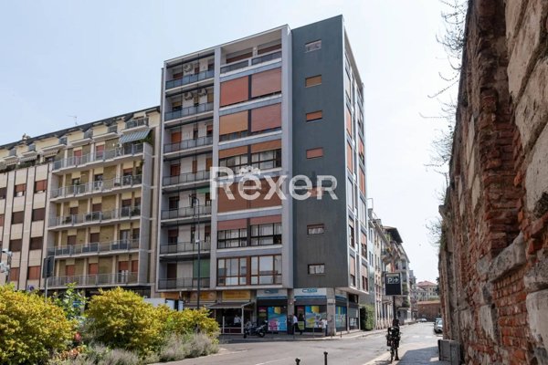 appartamento in vendita a Milano in zona Guastalla
