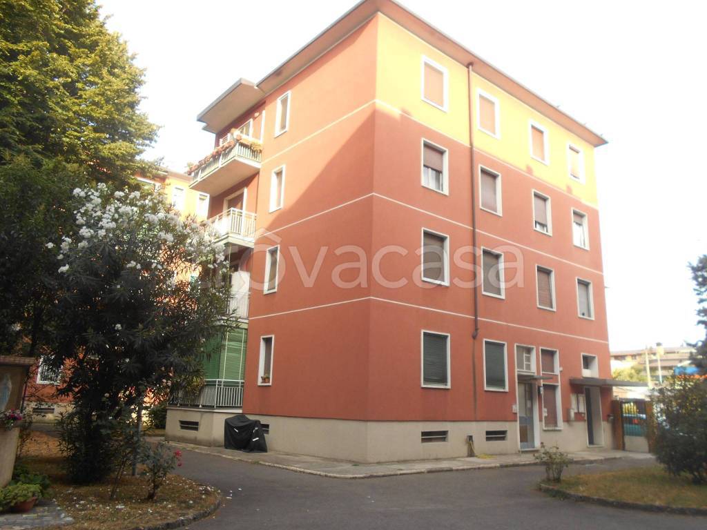 appartamento in vendita a Milano in zona Lorenteggio