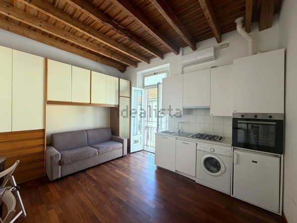 appartamento in vendita a Milano in zona Guastalla