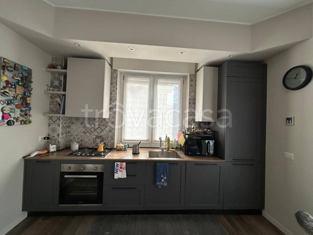 appartamento in vendita a Milano in zona Lorenteggio