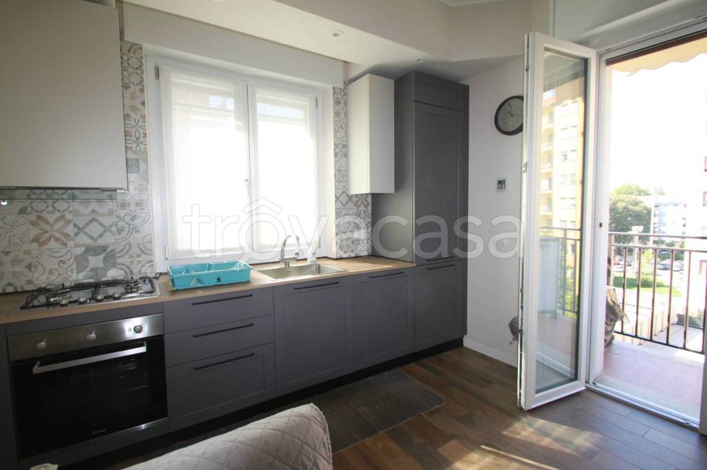 appartamento in vendita a Milano in zona Lorenteggio