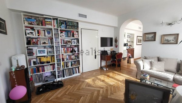 appartamento in vendita a Milano in zona Sant'Ambrogio