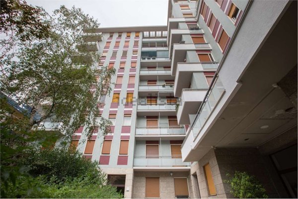 appartamento in vendita a Milano in zona Cinque Giornate