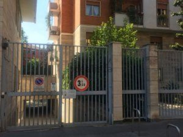 locale di sgombero in vendita a Milano in zona Montalbino