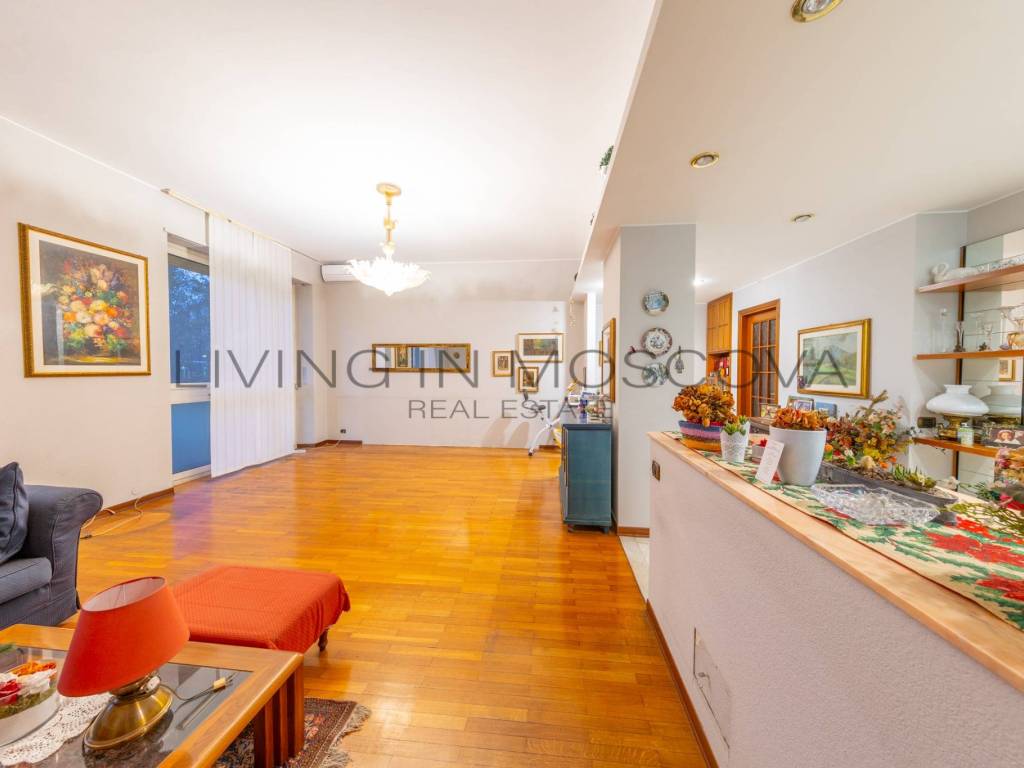 appartamento in vendita a Milano in zona Porta Nuova