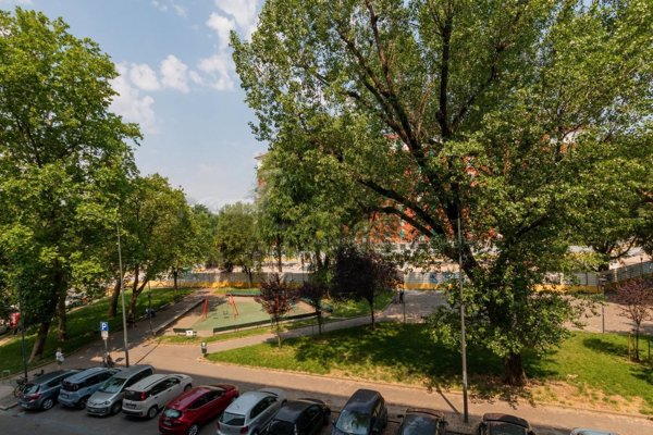 appartamento in vendita a Milano in zona Lorenteggio