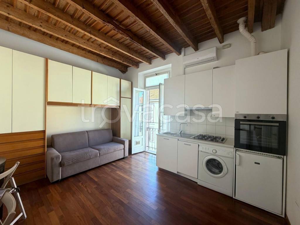 appartamento in vendita a Milano in zona Guastalla