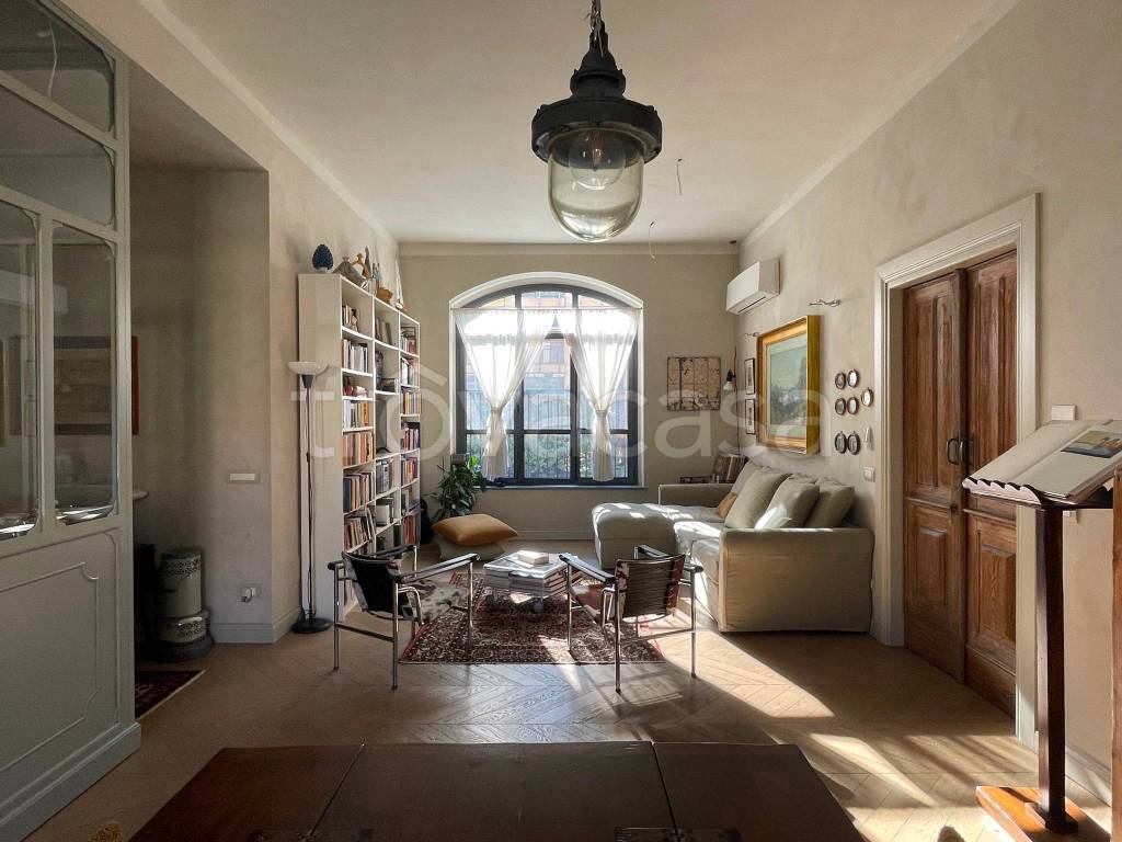 appartamento in vendita a Milano in zona Famagosta