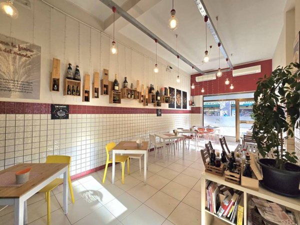 negozio in vendita a Milano in zona Forlanini