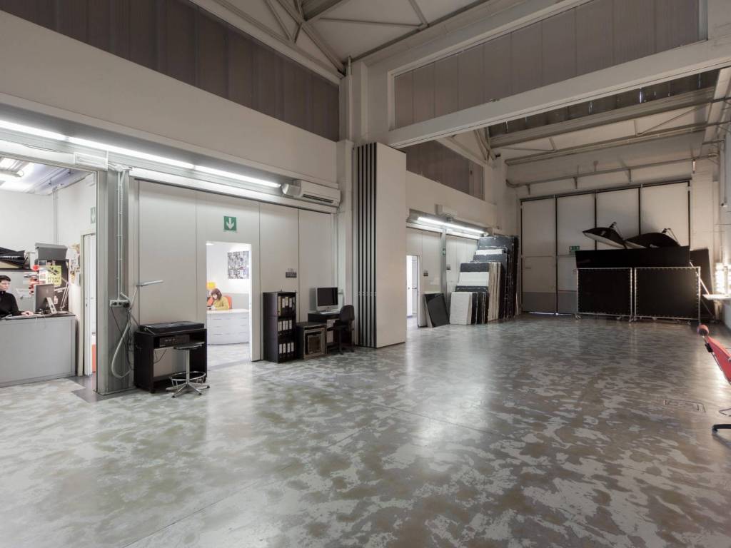 ufficio in vendita a Milano in zona Corvetto