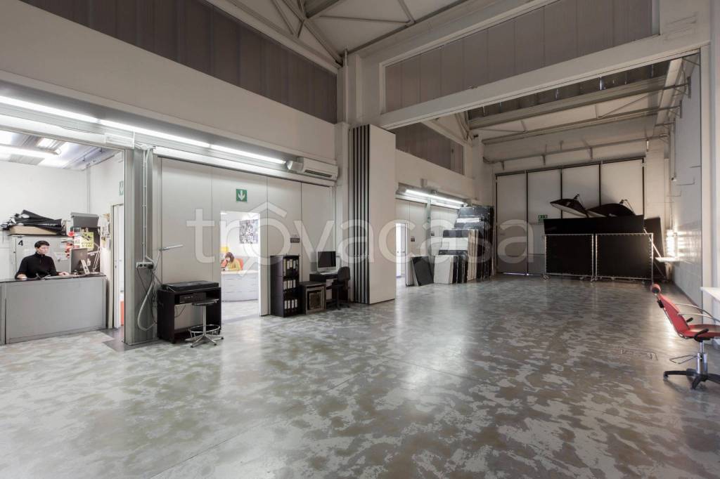 ufficio in vendita a Milano in zona Corvetto
