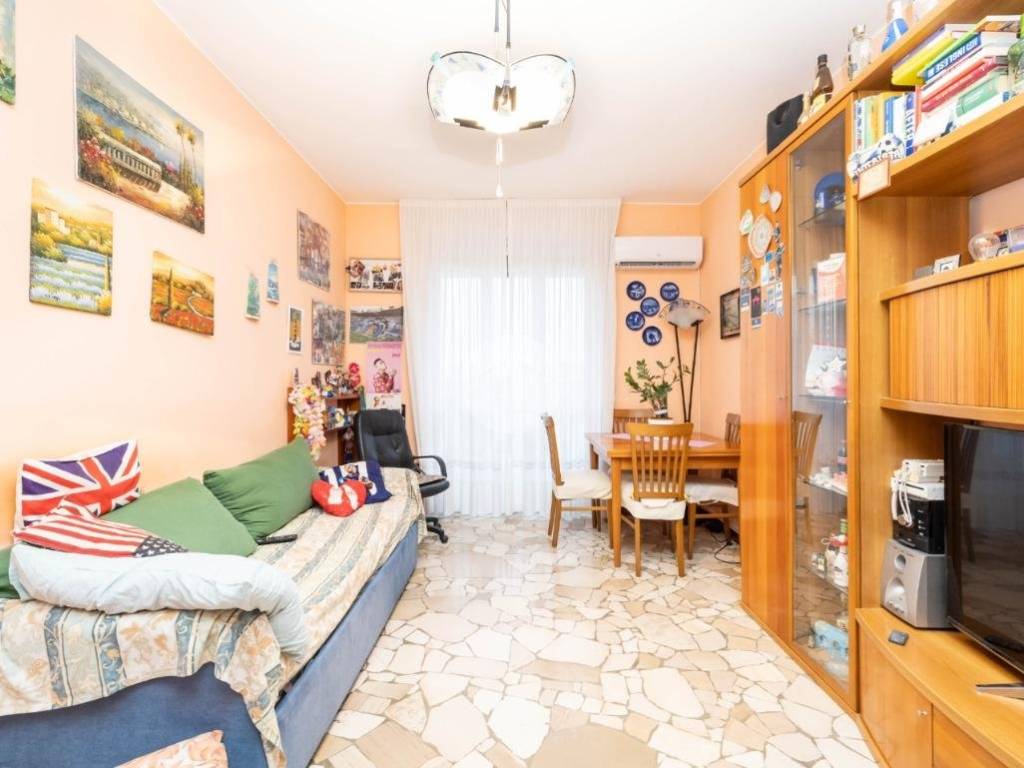 appartamento in vendita a Milano in zona Lorenteggio