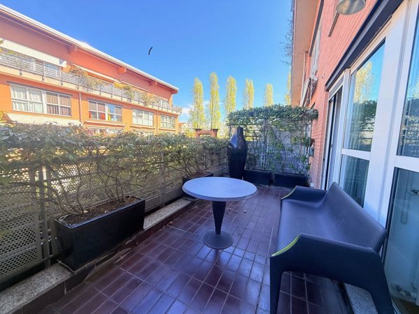 appartamento in vendita a Milano in zona Lorenteggio