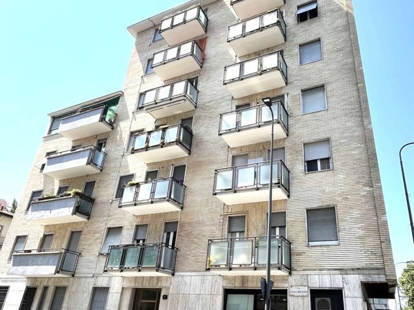 appartamento in vendita a Milano in zona Lorenteggio