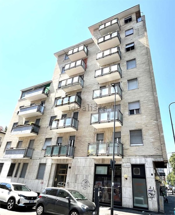 appartamento in vendita a Milano in zona Lorenteggio