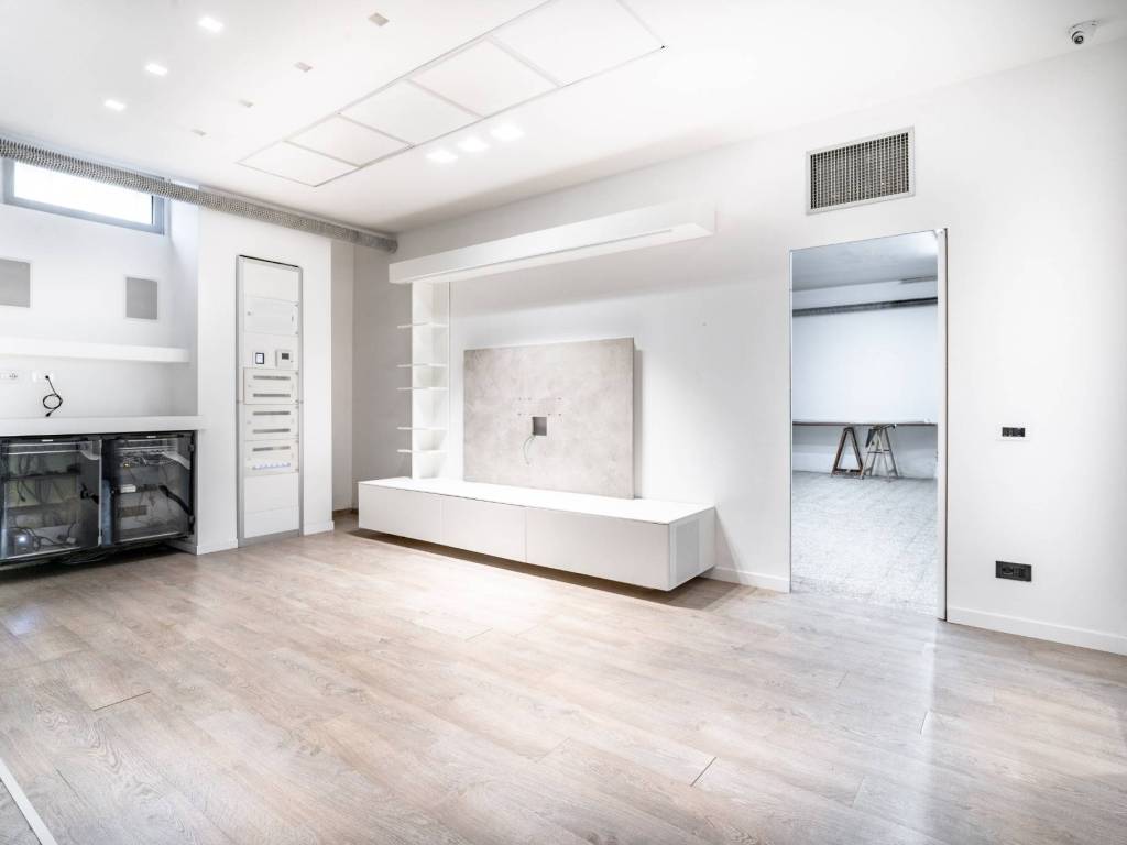 locale commerciale in vendita a Milano in zona Affori