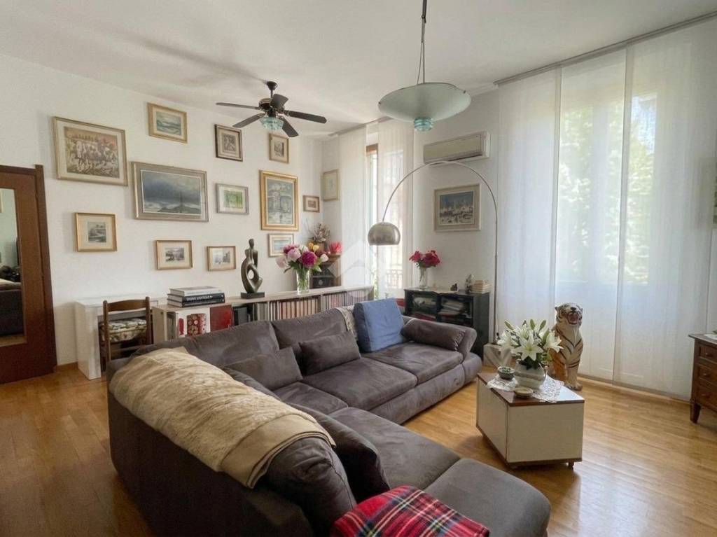 appartamento in vendita a Milano in zona Guastalla