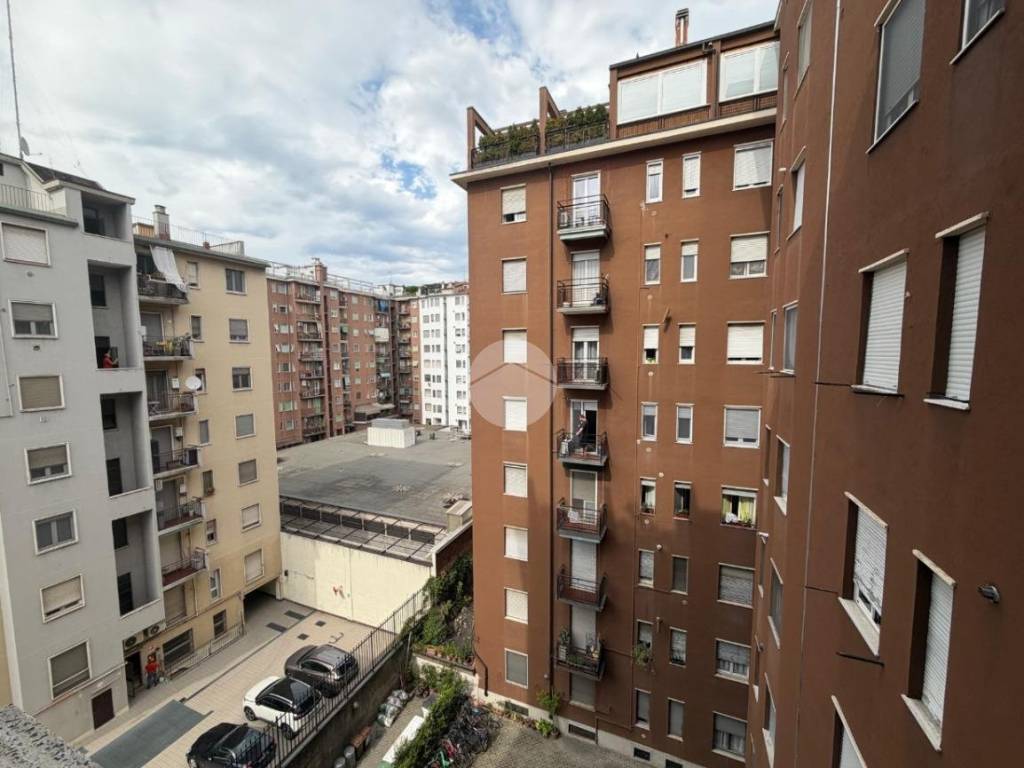 appartamento in vendita a Milano in zona Lorenteggio