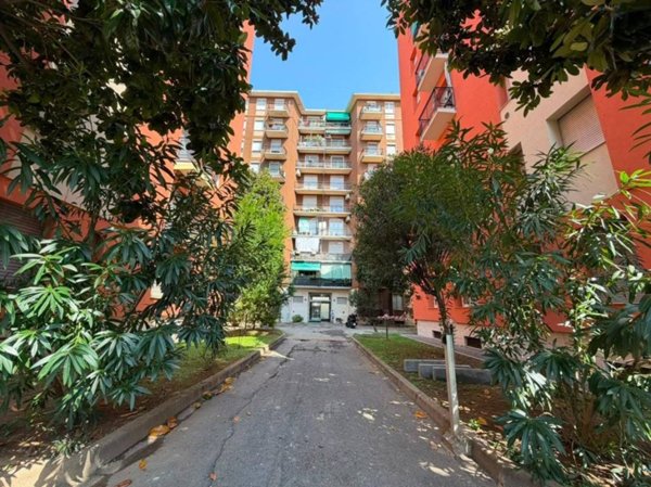 appartamento in vendita a Milano in zona Lorenteggio