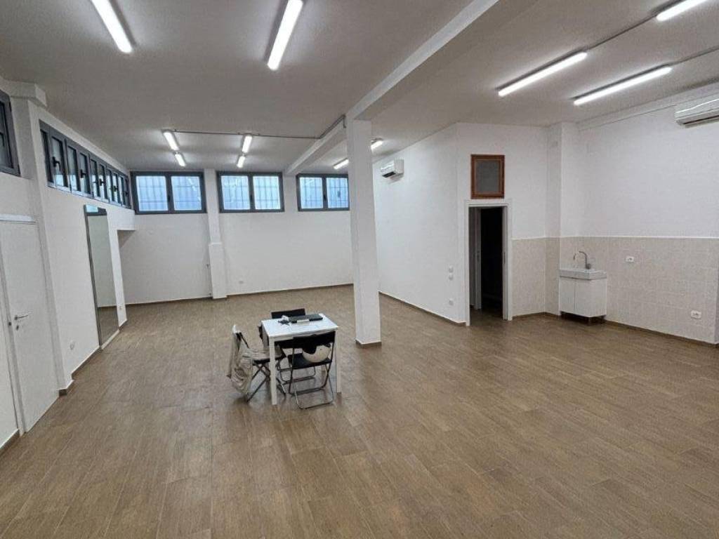 negozio in vendita a Milano in zona Porta Romana