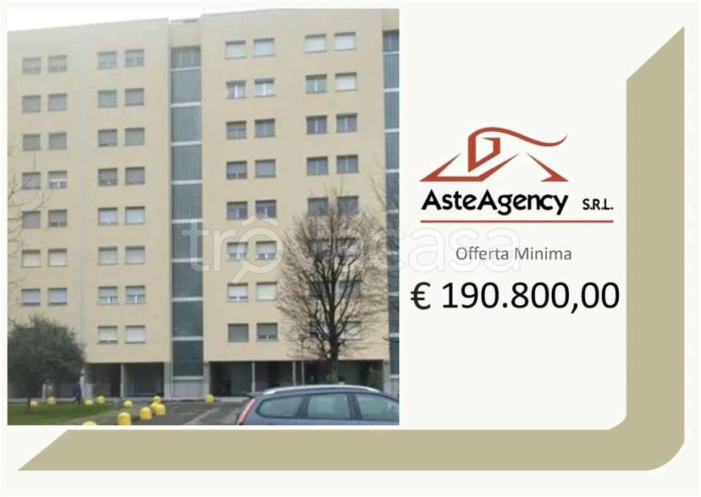 appartamento in vendita a Milano in zona Corvetto