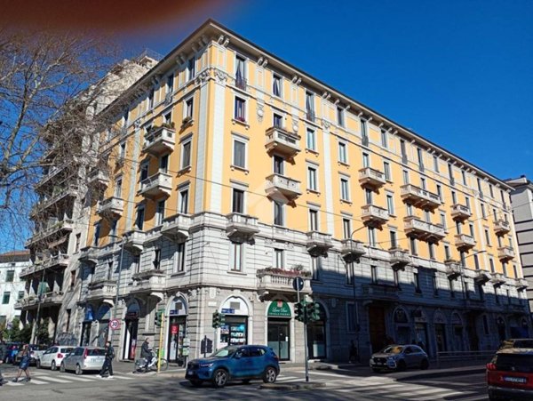 locale commerciale in vendita a Milano in zona Corsica