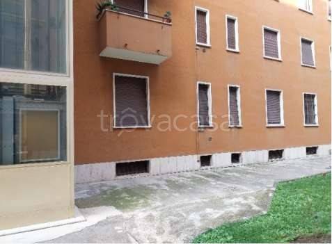 appartamento in vendita a Milano in zona Cascina dei Pomi