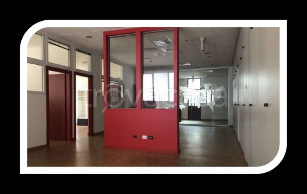 negozio in vendita a Milano in zona Porta Monforte