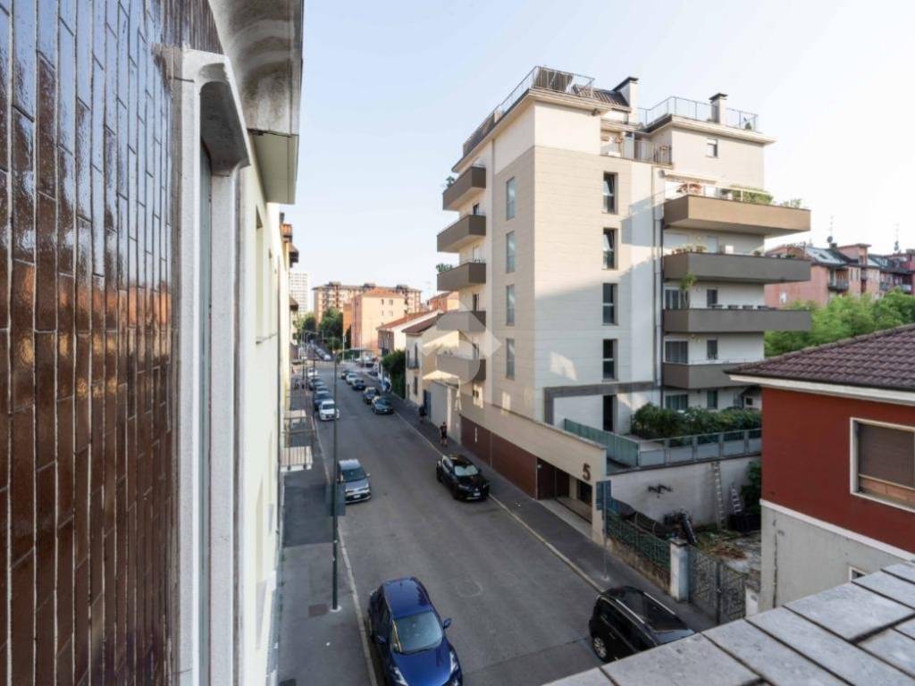appartamento in vendita a Milano in zona Lorenteggio
