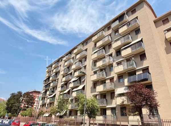 appartamento in vendita a Milano in zona Lorenteggio