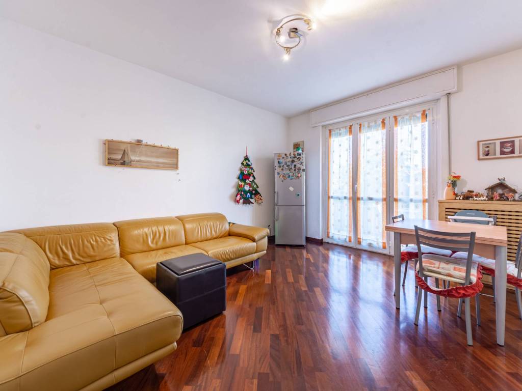 appartamento in vendita a Milano in zona Lorenteggio