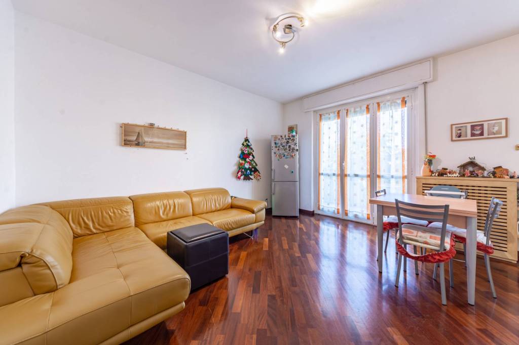 appartamento in vendita a Milano in zona Lorenteggio